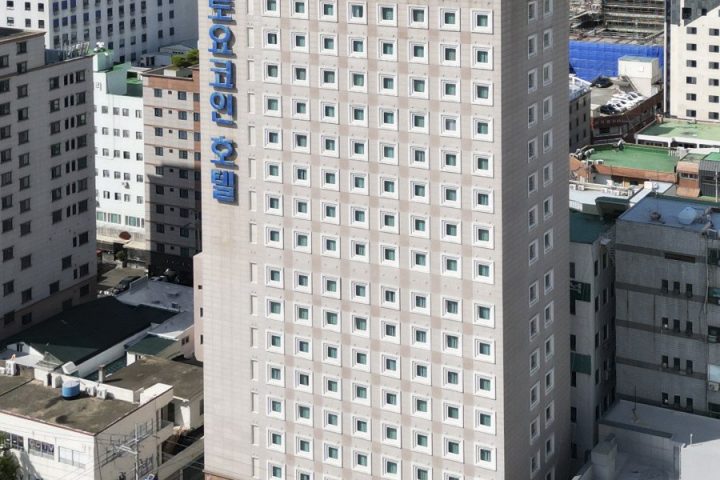 東橫 INN 釜山西面的大樓外觀
