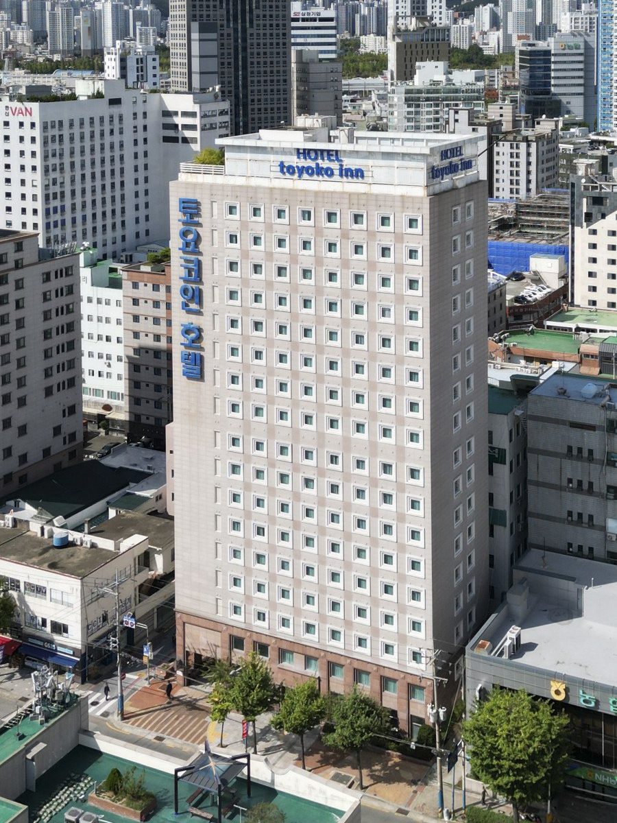 東橫 INN 釜山西面的大樓外觀