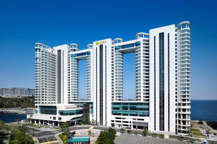束草 Cassia 酒店面海的白色高樓群外觀