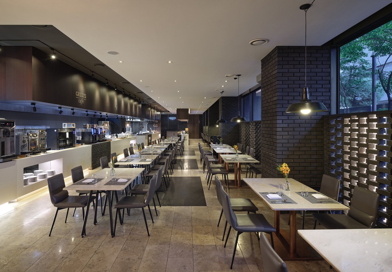 首爾 GLAD 汝矣島酒店的餐廳的用餐座位