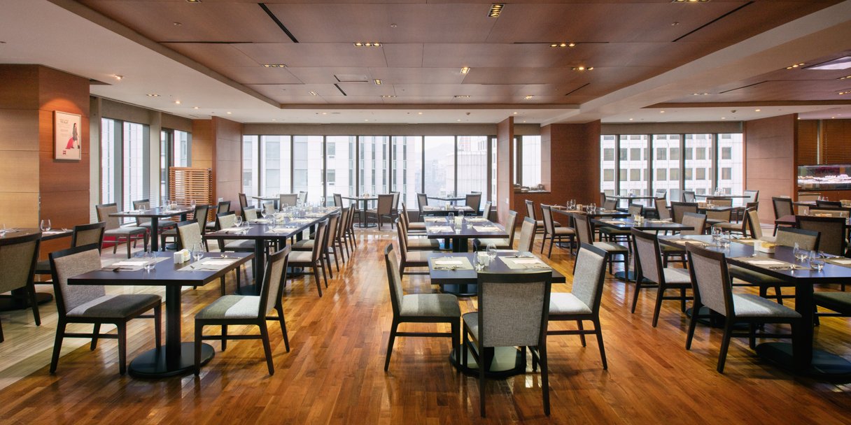 明洞宜必思館 La Table 餐廳的窗邊座位