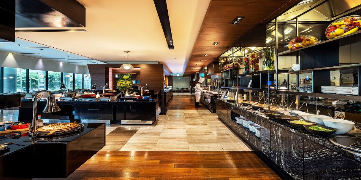The Square 自助餐廳的開放式料理台與用餐區