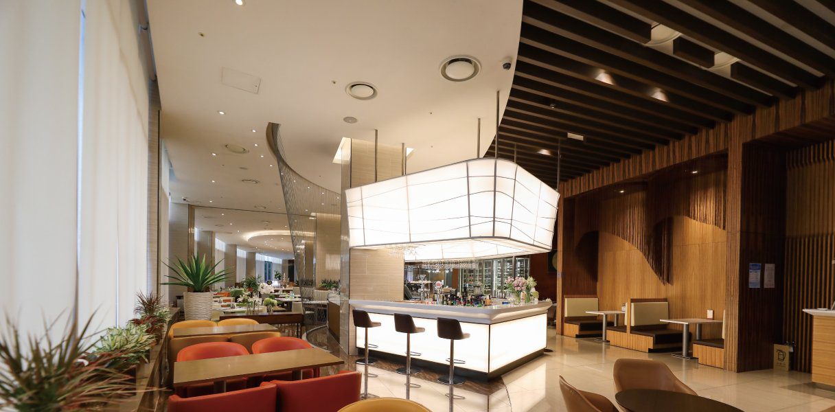 水原諾富特館大廳酒吧與用餐座位