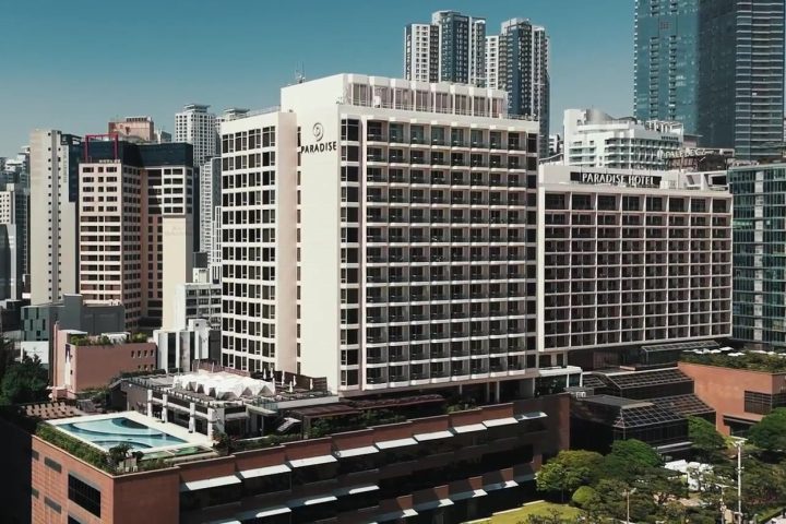 釜山百樂達斯酒店的面海主樓與戶外空間