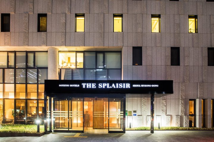相鐵 The Splaisir 首爾明洞的臨街入口與外牆