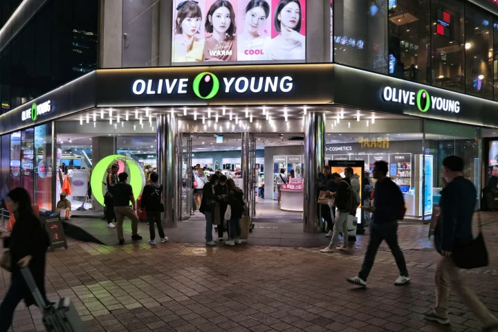韓國藥局、Olive Young 掃貨注意！2026 韓國買藥回台灣能帶多少？藥品、保健品、隱形眼鏡限量規定與包車購物指南