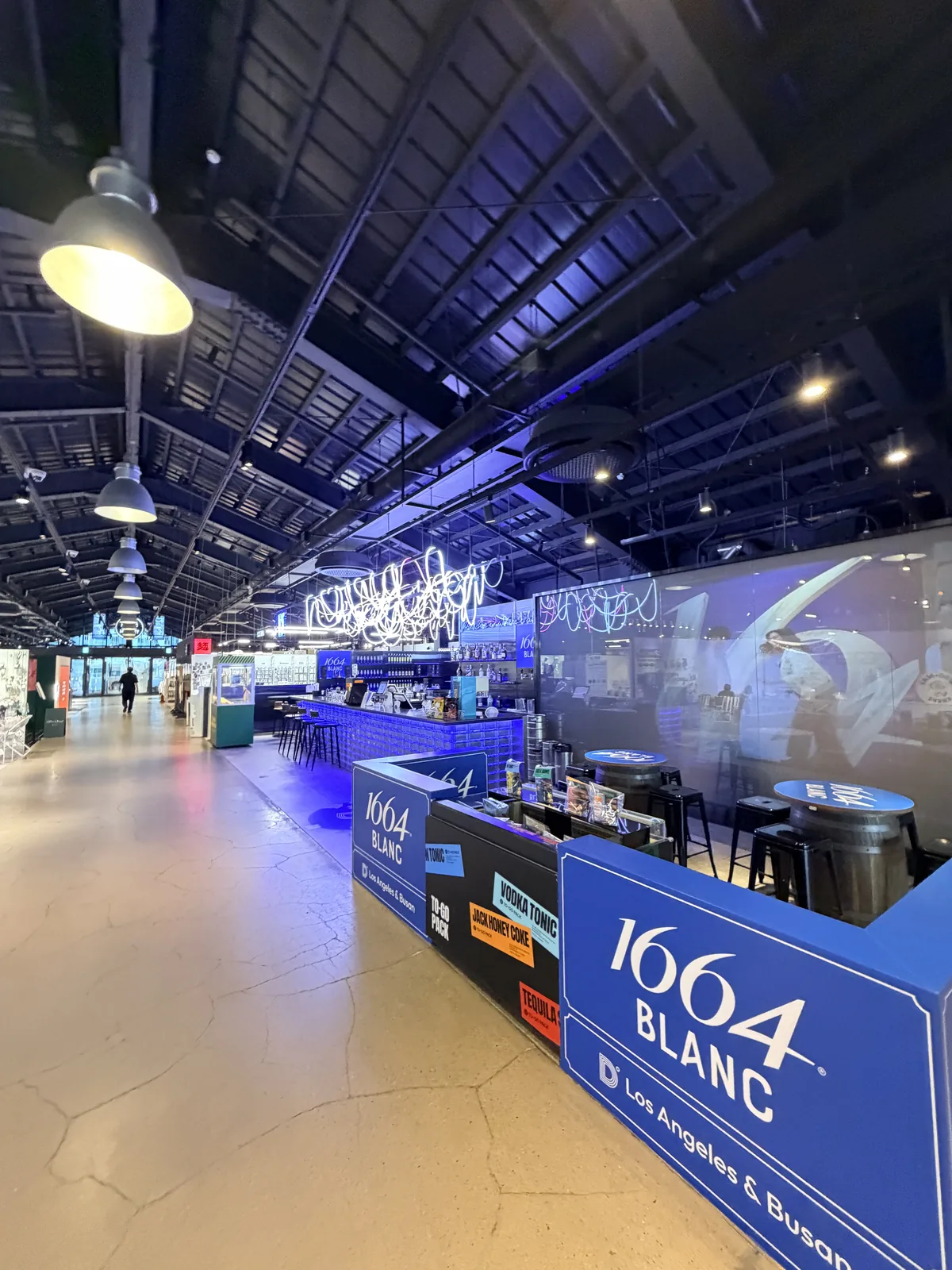 Millac The Market 館內的 1664 Blanc 啤酒吧台