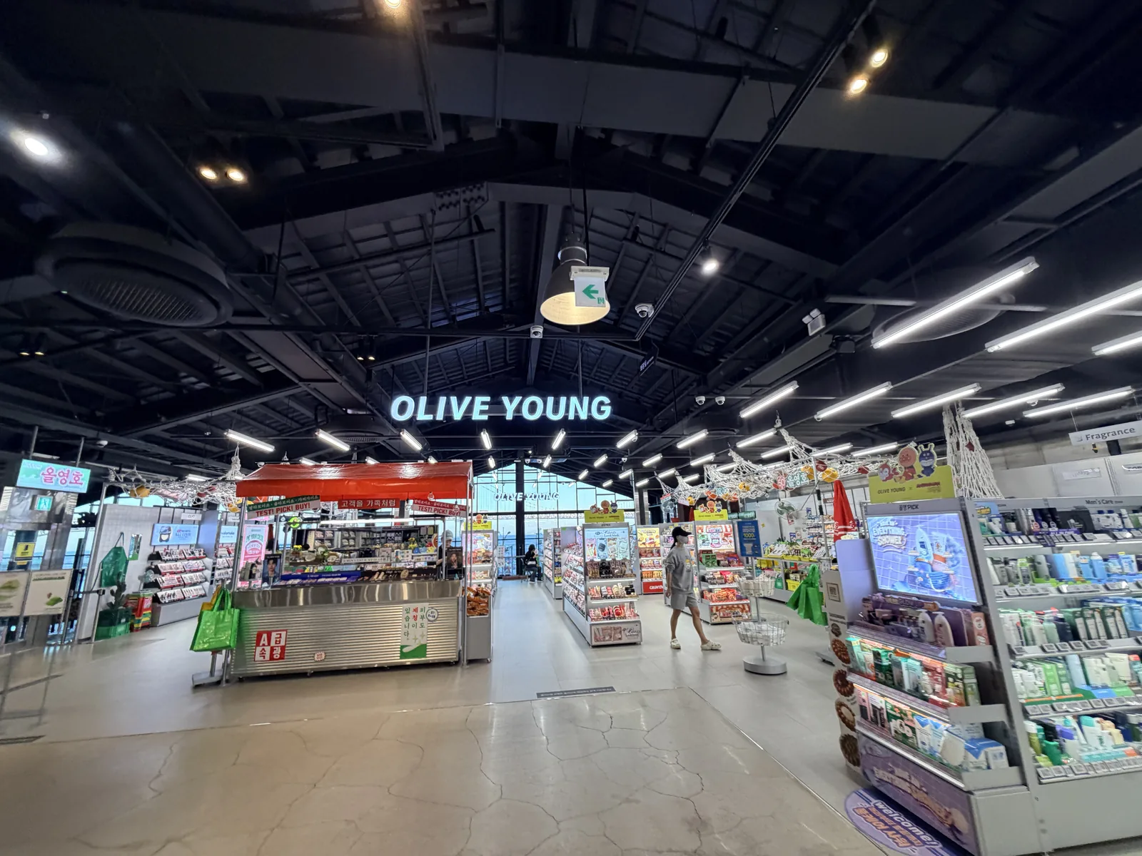 Millac The Market 館內的 Olive Young 美妝店