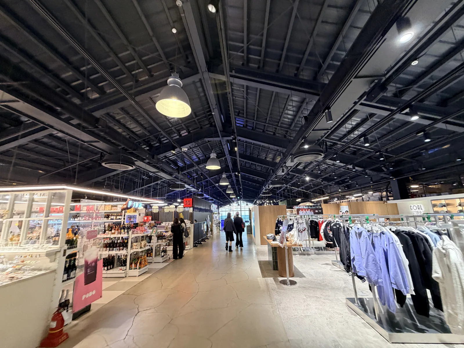 Millac The Market 館內的服飾與文創選物店