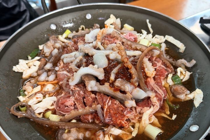 光州三姬章魚攻略|삼희불낙 活章魚牛肉鍋、菜單價格與鍋底拌飯